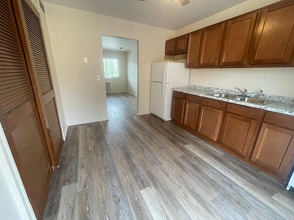 4th image of 3906 W Sylvania Ave #16