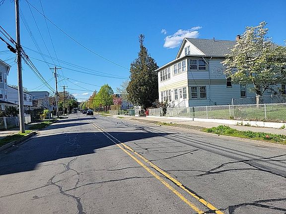 4th image of 130 Hollister Ave