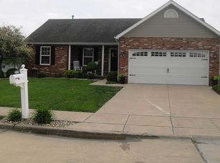 210 Falcon Dr E, Highland, IL 62249