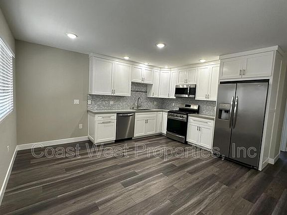 2nd image of 2030 Diamond St APT B