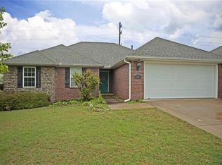 1946 N Cannondale Dr, Fayetteville, AR 72704
