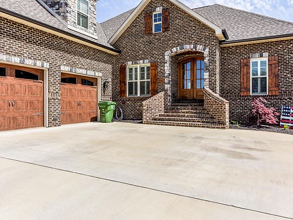 3rd image of 2105 Leah Ln