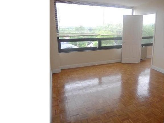 2nd image of 4000 N Charles St Unit 607