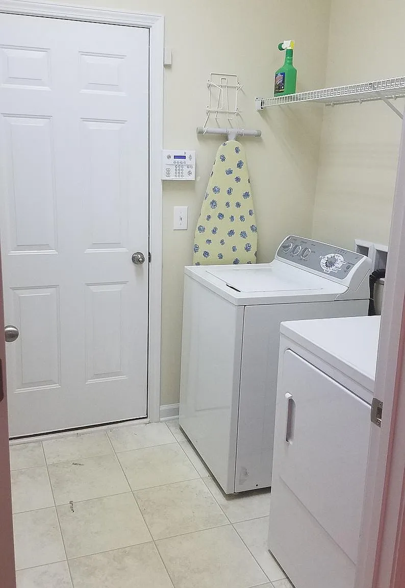 4 bed, 2.5 bath, 2186 sqft, $2,250 — Photo 3