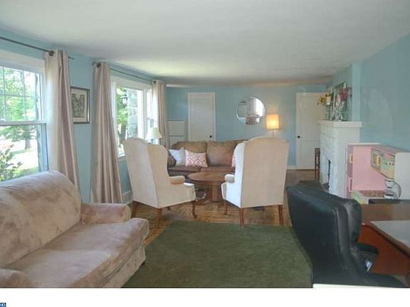 4th image of 324 Georgia Ln