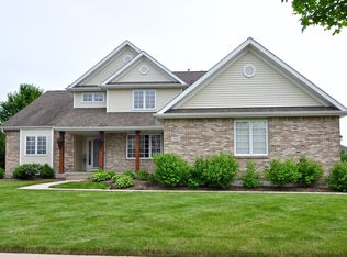 206 Davis Dr, Sycamore, IL 60178