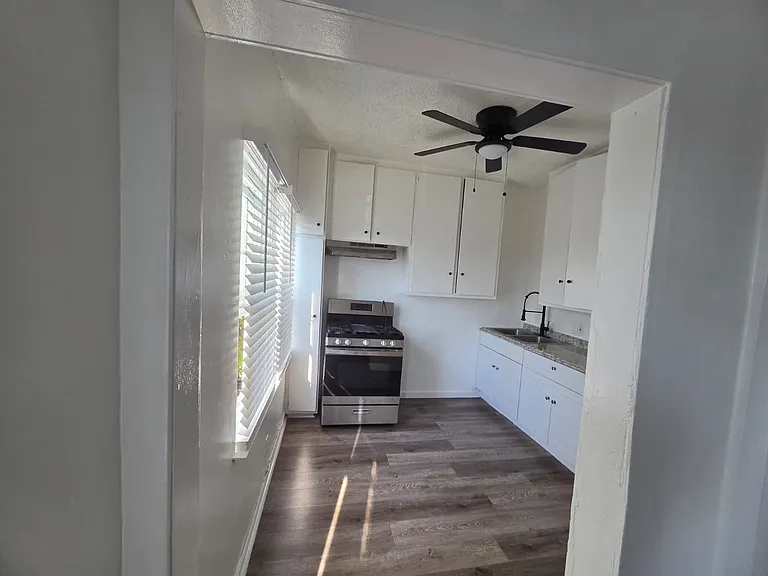 417 N Palos Verdes St — Photo 9