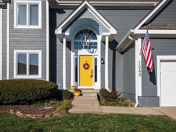 4th image of 1248 SE Warren Dr