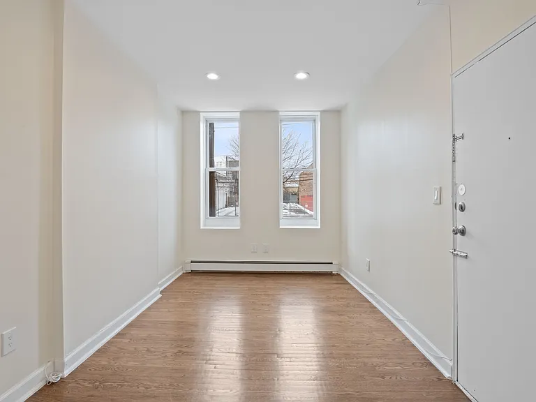 153 Christopher Columbus Dr #2R — Photo 7