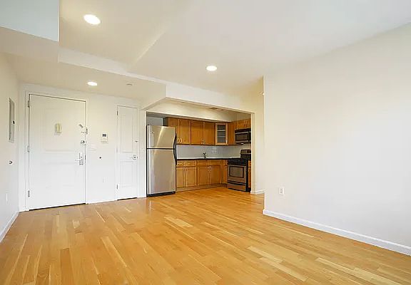 2nd image of 31-10 23rd St Unit 2GK