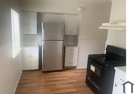 2nd image of 2095 Hazel St