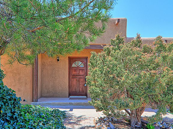 2nd image of 5900 Avenida La Barranca NW