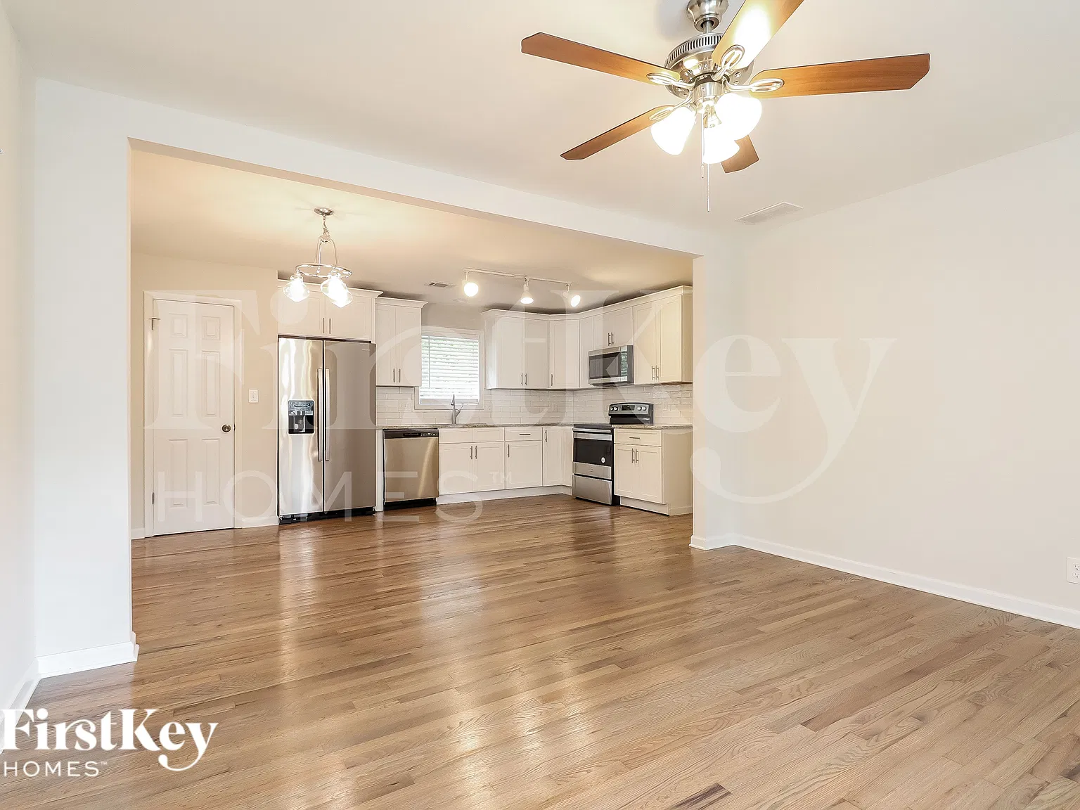 3 bed, 2.0 bath, 2120 sqft, $1,585 — Photo 4