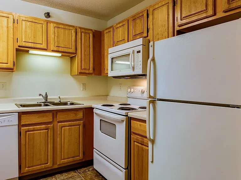 The Brittany's Apartments and Townhomes — Photo 14