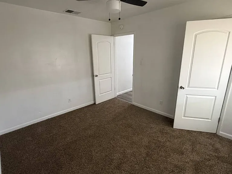 1400 Maitland Dr — Photo 9