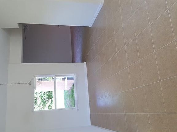 5th image of 303 Cornwallis Ct