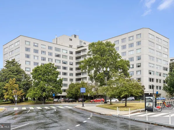 2475 Virginia Ave NW #828, Washington, DC 20037