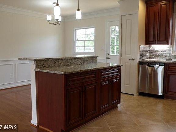 5th image of 1010 Lilac Ln