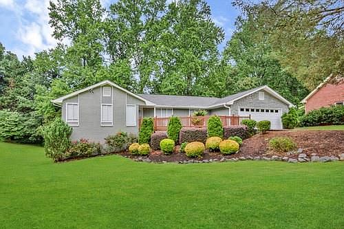 2nd image of 4031 Linda Ln