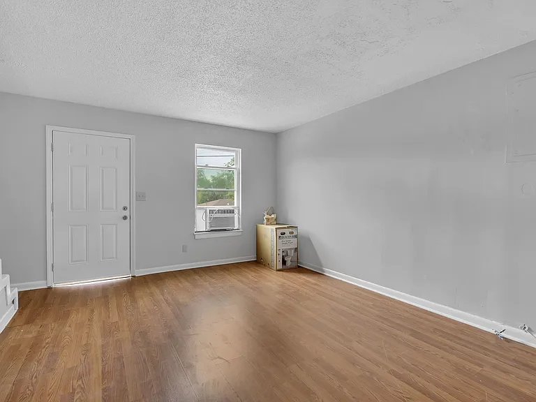 3226 Lincoln Ave — Photo 5