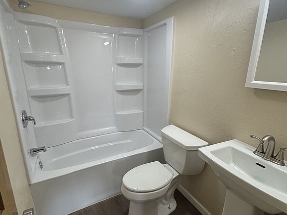 5th image of 714 W 10th St #3