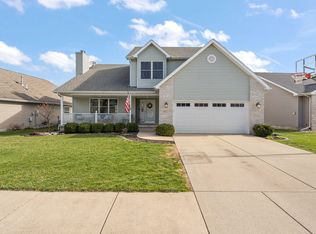 412 Chessington Dr, Crown Point, IN 46307