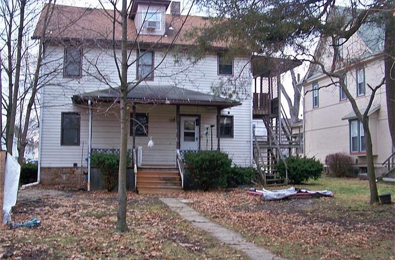 2nd image of 219 2nd St
