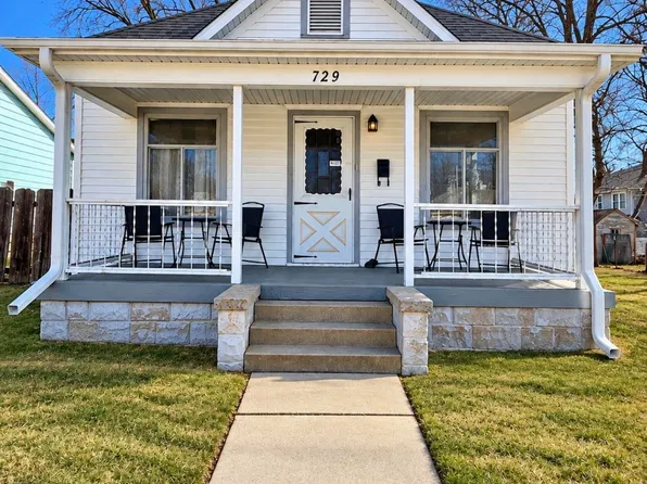 729 E 13th St, Crete, NE 68333