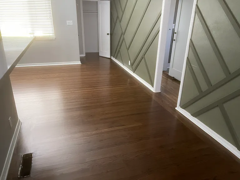 555 Claremont Dr — Photo 27