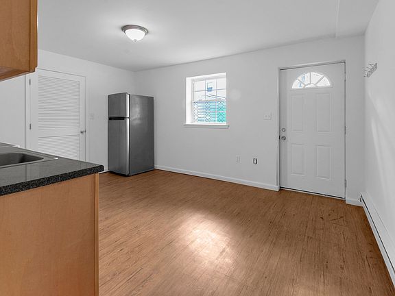 4th image of 614 Bond St