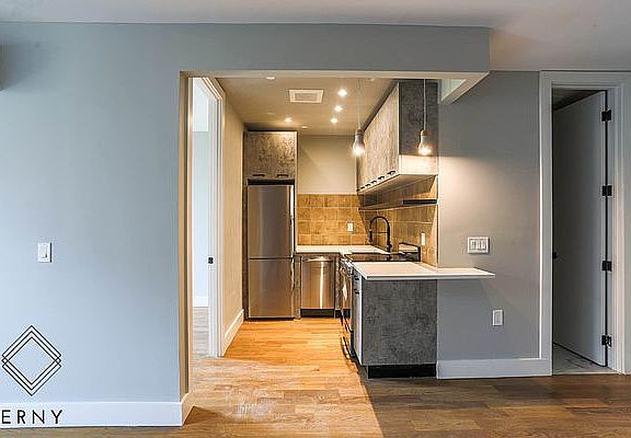 4th image of 970A Gates Ave #1B