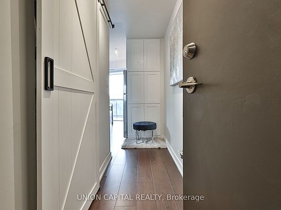 3rd image of 20 Bruyeres Mews #1103