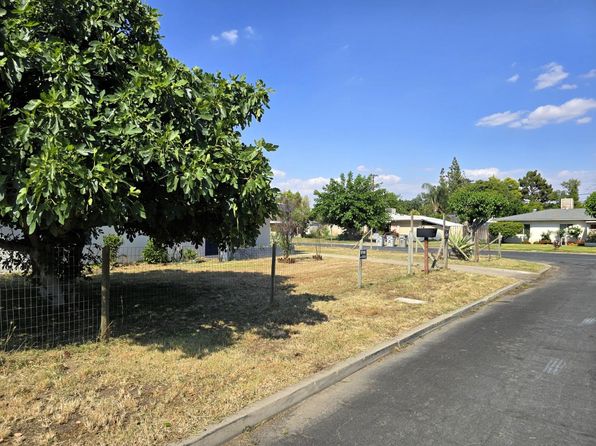 155 E Hampton Way, Fresno, CA 93704