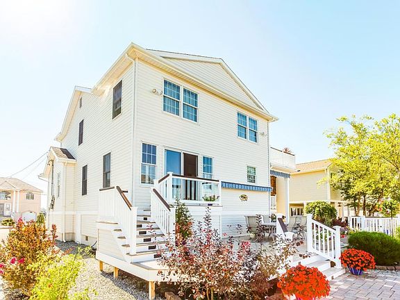 5th image of 375 Aldo Dr