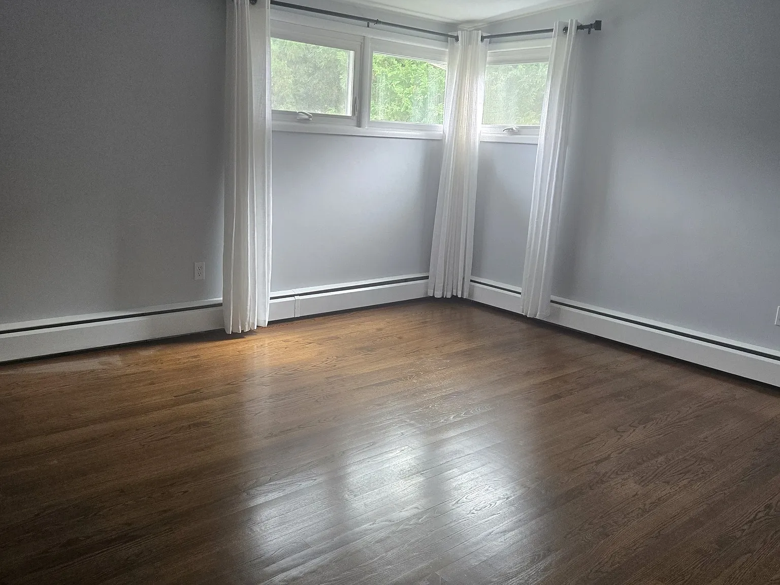 3 bed, 1.0 bath, 1176 sqft, $2,200 — Photo 4