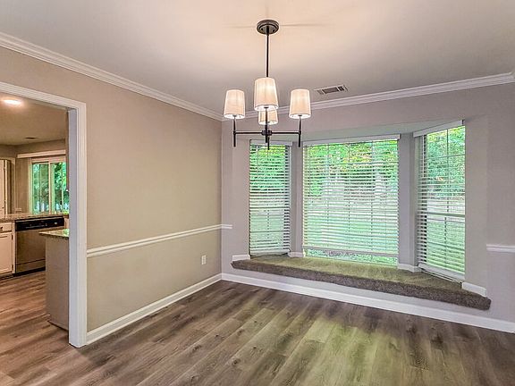 5th image of 520 Brooksdale Dr