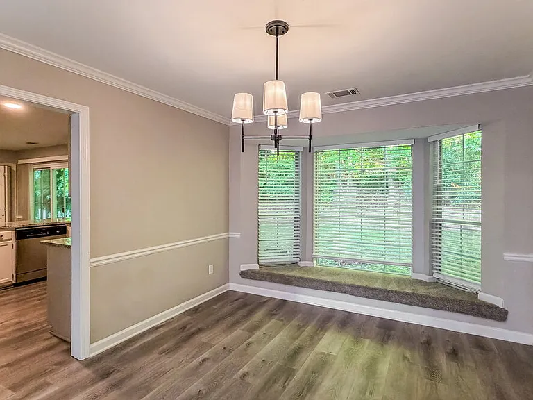 520 Brooksdale Dr — Photo 5