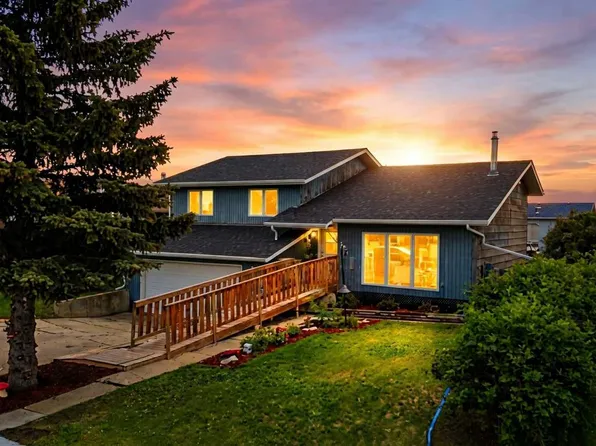 28 N Larne Pl, Penhold, AB T0M 1R0