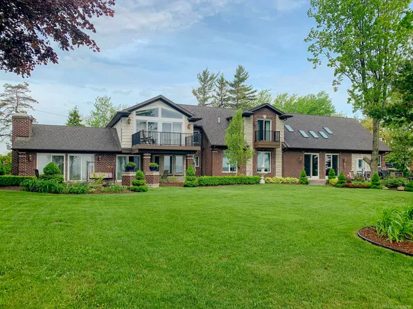 4612 Lakeshore Rd, Deckerville, MI 48427