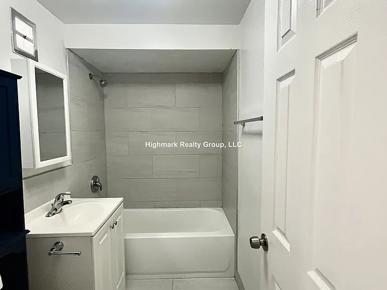1320 Carol St #4 — Photo 12