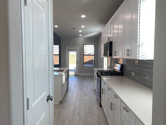 gourmet kitchen 1