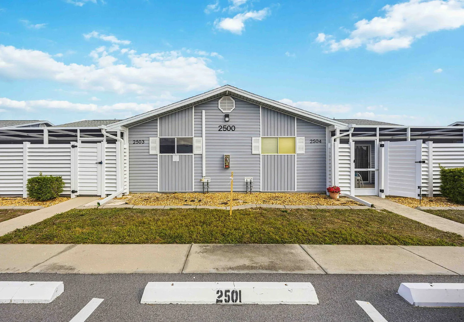 2 bed, 2.0 bath, 1070 sqft, $1,400 — Photo 1