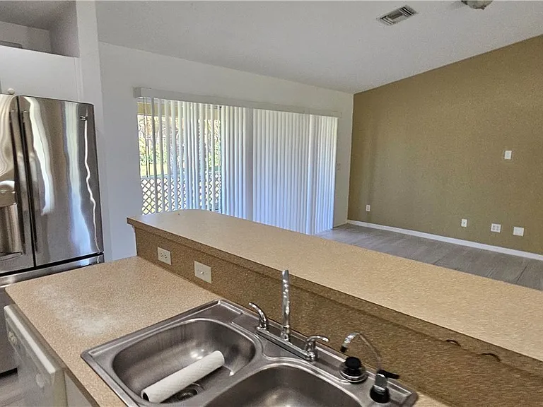 815 Porter St E — Photo 12