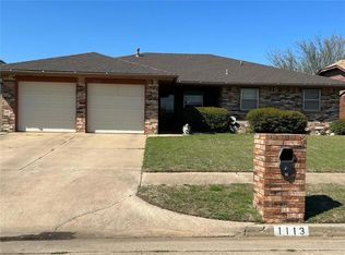 1113 NW 7th St, Moore, OK 73170