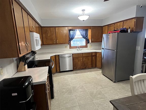 5th image of 2407 Reeves Ave