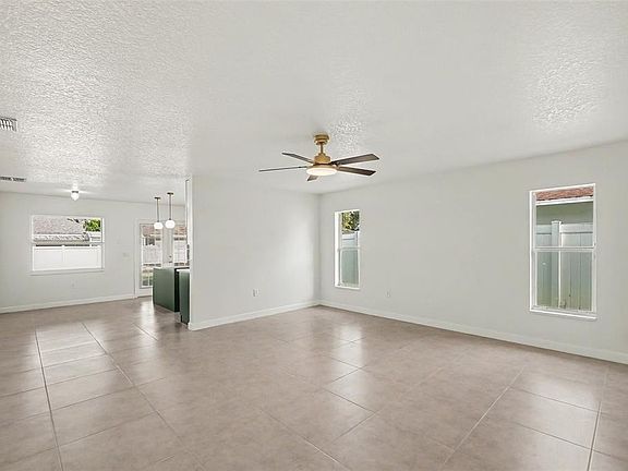 5th image of 10324 SUMMERVIEW CIRCLE