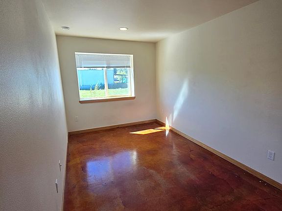 5th image of 132 SW Avery Ave #180-01-102