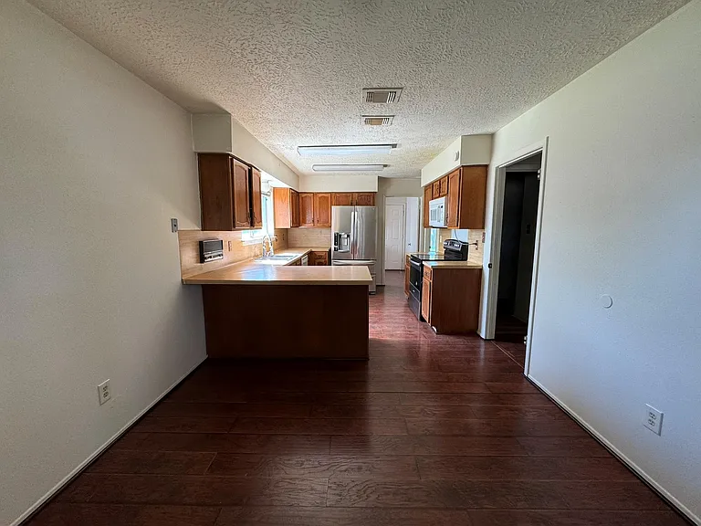 5614 Country Green St — Photo 11