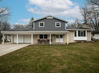 2825 Shamrock Dr, Racine, WI 53406