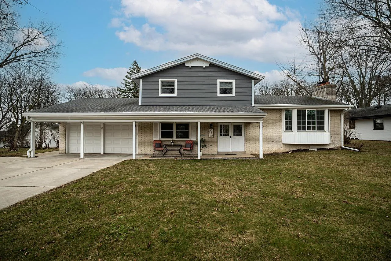 2825 Shamrock DRIVE photo 1